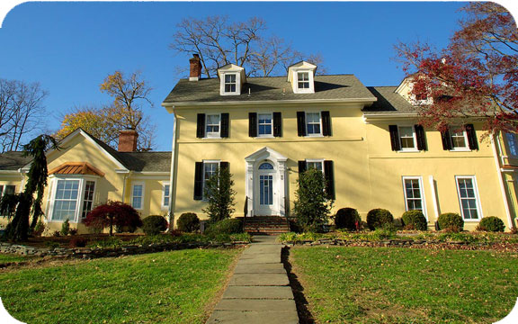 A full fontal view of the M&M Hunting Lodge in Pennsvile, NJ